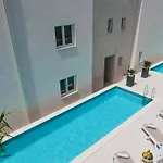 Luxus App Rubin Mit Traumblick Pool Balkon Lift Daire *