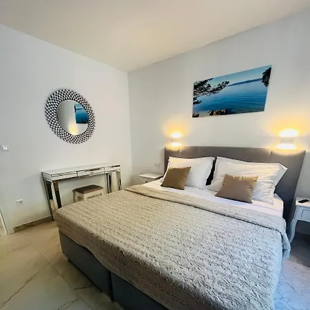 Apartment Luxus App Rubin Mit Traumblick Pool Balkon Lift